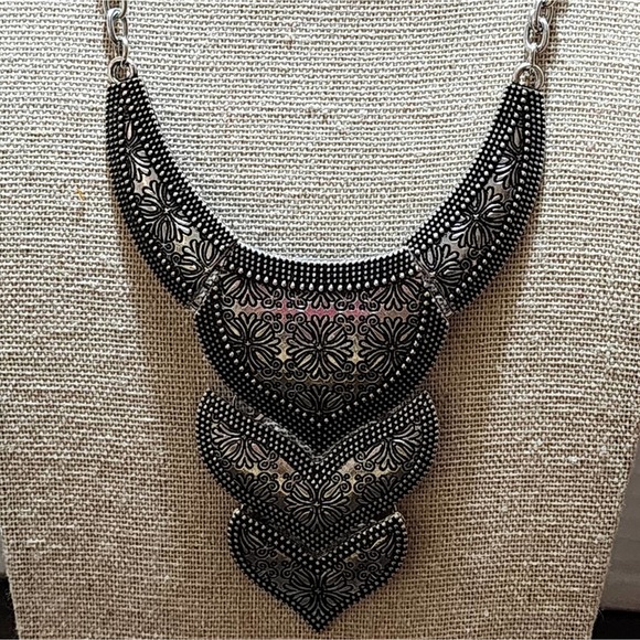 Premier Designs Jewelry - Premier Designs 2pc‎ earrings and Moroccan inspired collar statement necklace